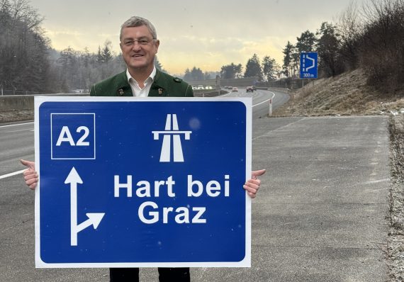 Hinweis auf Aussfahrt Hart